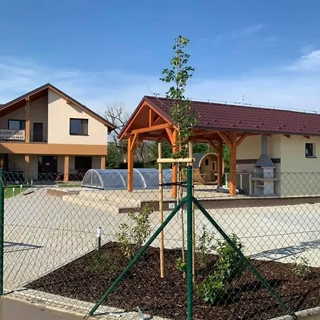 Villa Lea V Patinciach Patince