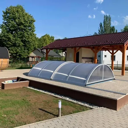 Lea V Patinciach Willa *